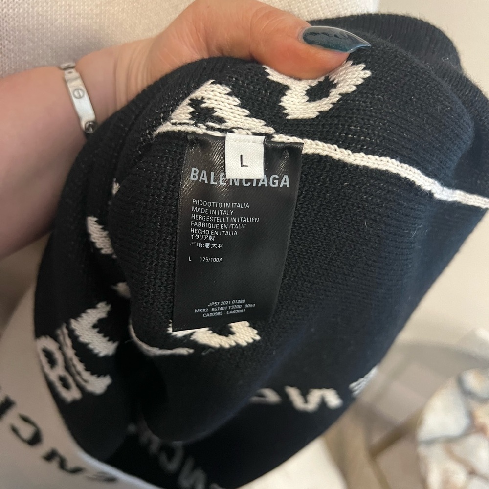 Balenciaga Cream Crewneck Sweater with Black Logo - Picture 5 of 5